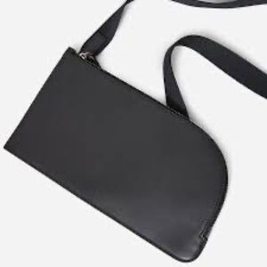 Everlane Italian Leather Sling Bag in Black